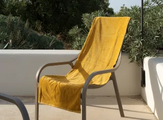 Suave y colorida: la nueva toalla de playa Net Lounge